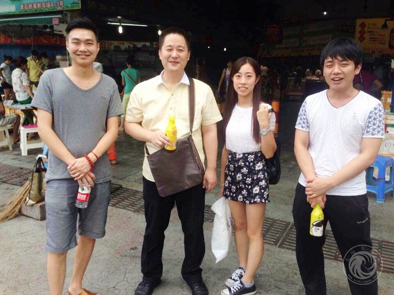 西餐高级班学员在刘老师的带领下到市场考察学习